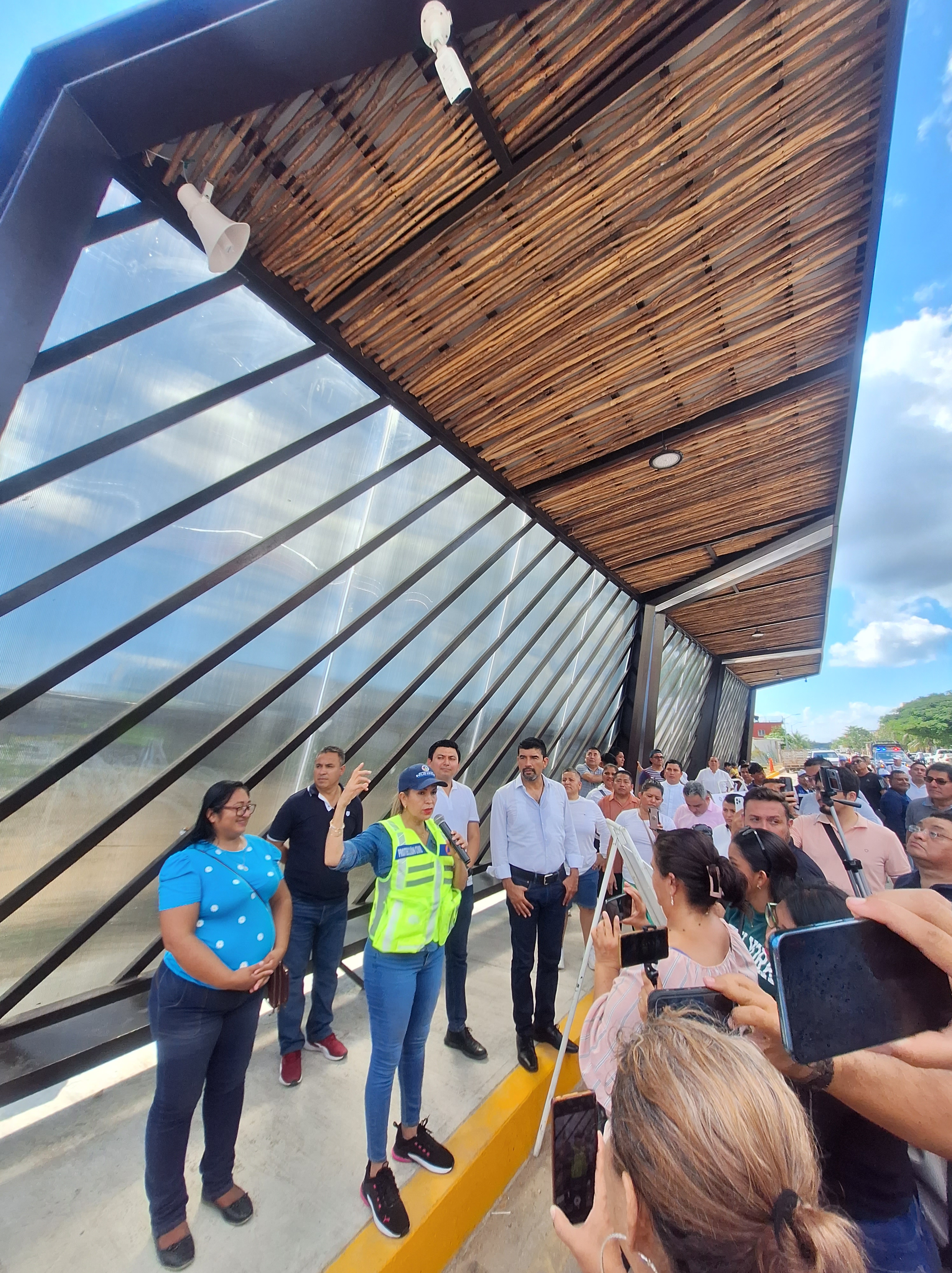 Lili Campos cumple e inaugura paradero en Villas del Sol – Noticias El ...